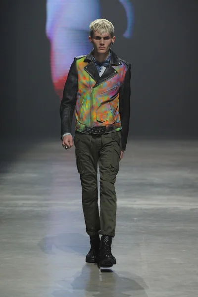 Look 77